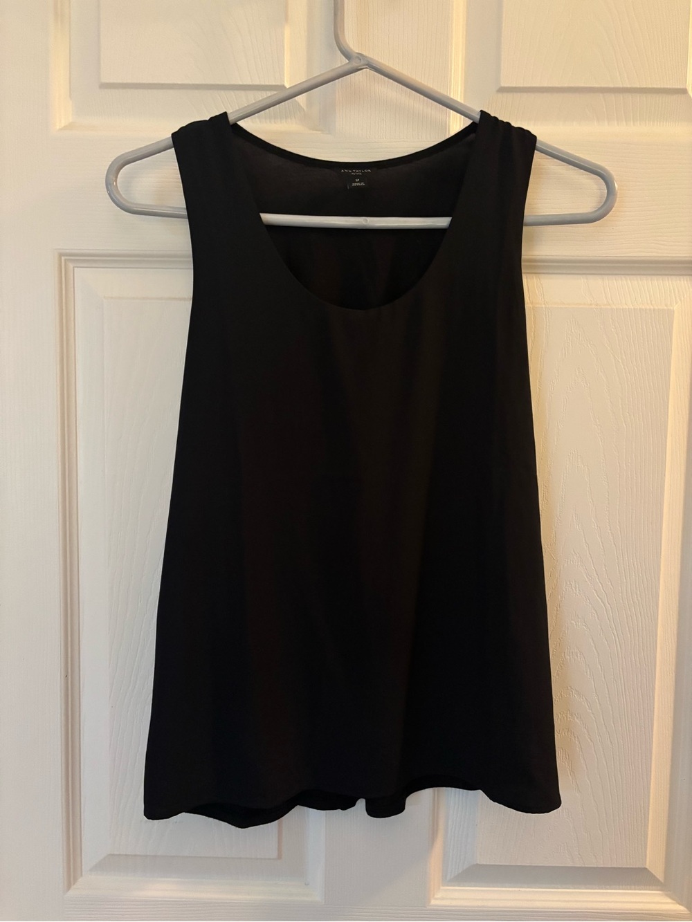 Ann Taylor Black Sleeveless Scoop Neck Tank